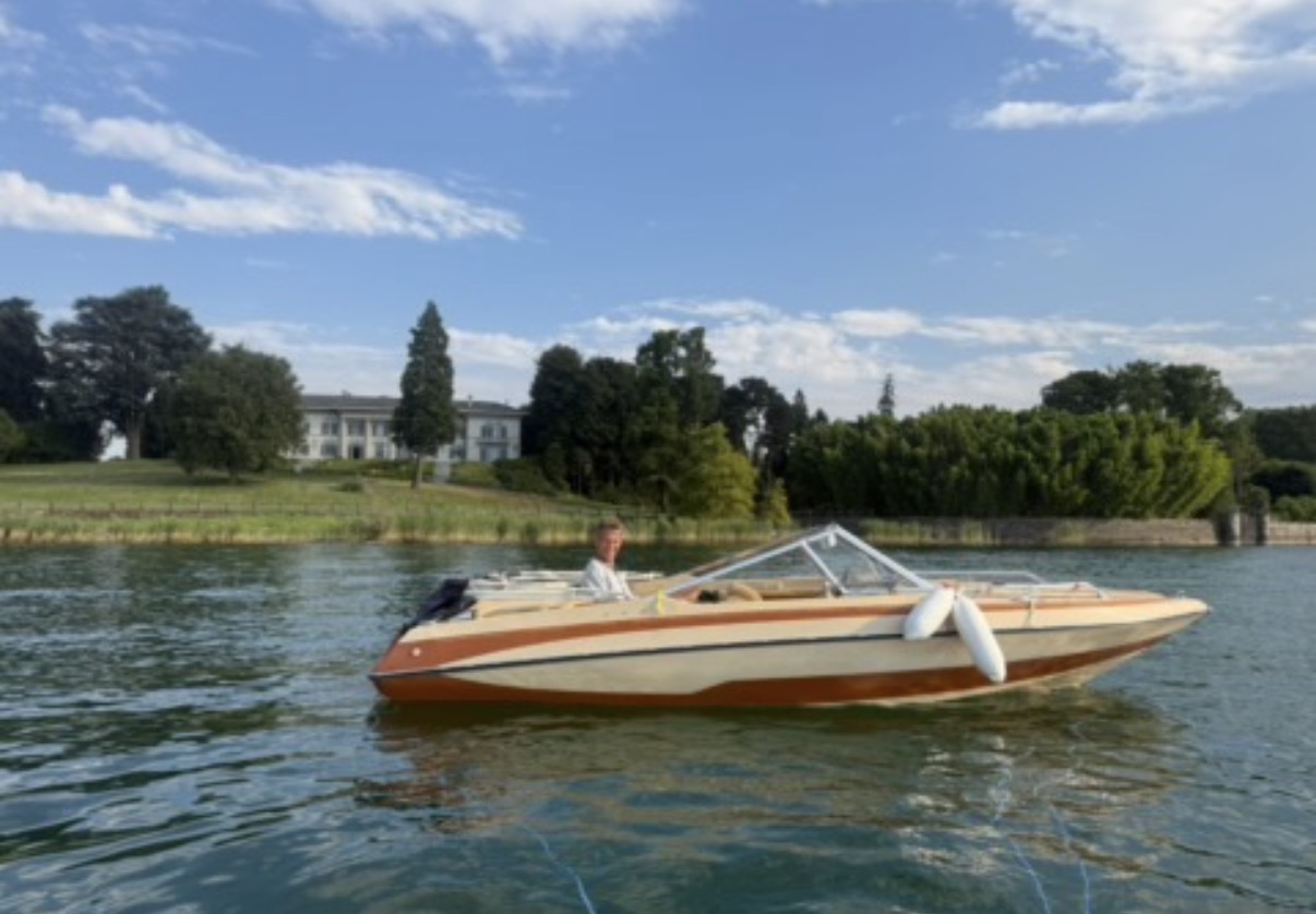 Glastron SSV-164 cruising on Lake Maggiore